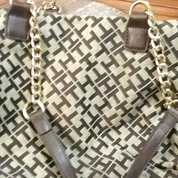 Tommy Hilfiger over shoulder brown logo bag - Picture 11 of 13